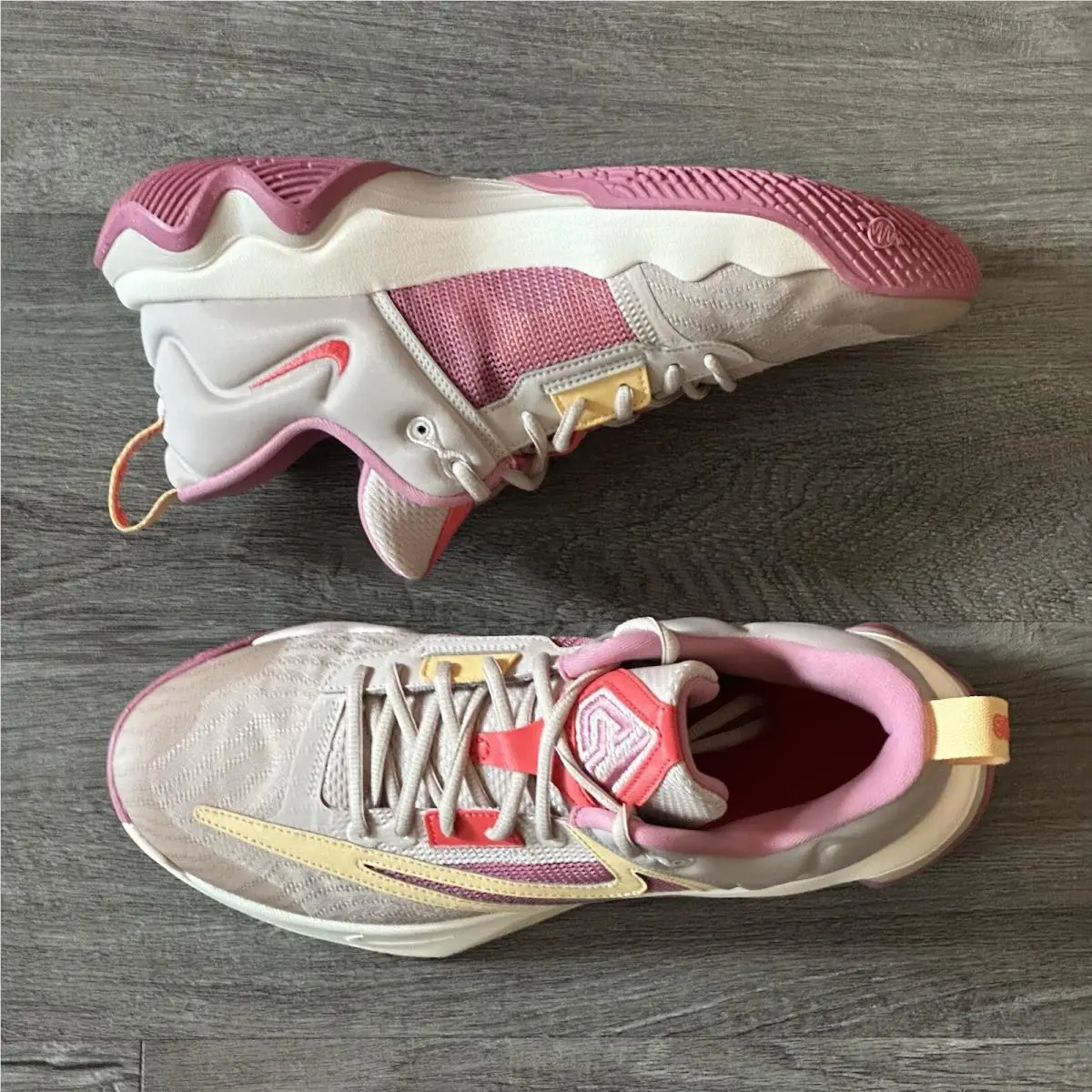 Nike shoes - Nike Giannis Immortality - Giannis Immortality - DZ7533-200 - Beige, Manufacturer: Fossil Stone/Desert Berry/Guava Ice/Celestial Gold 0