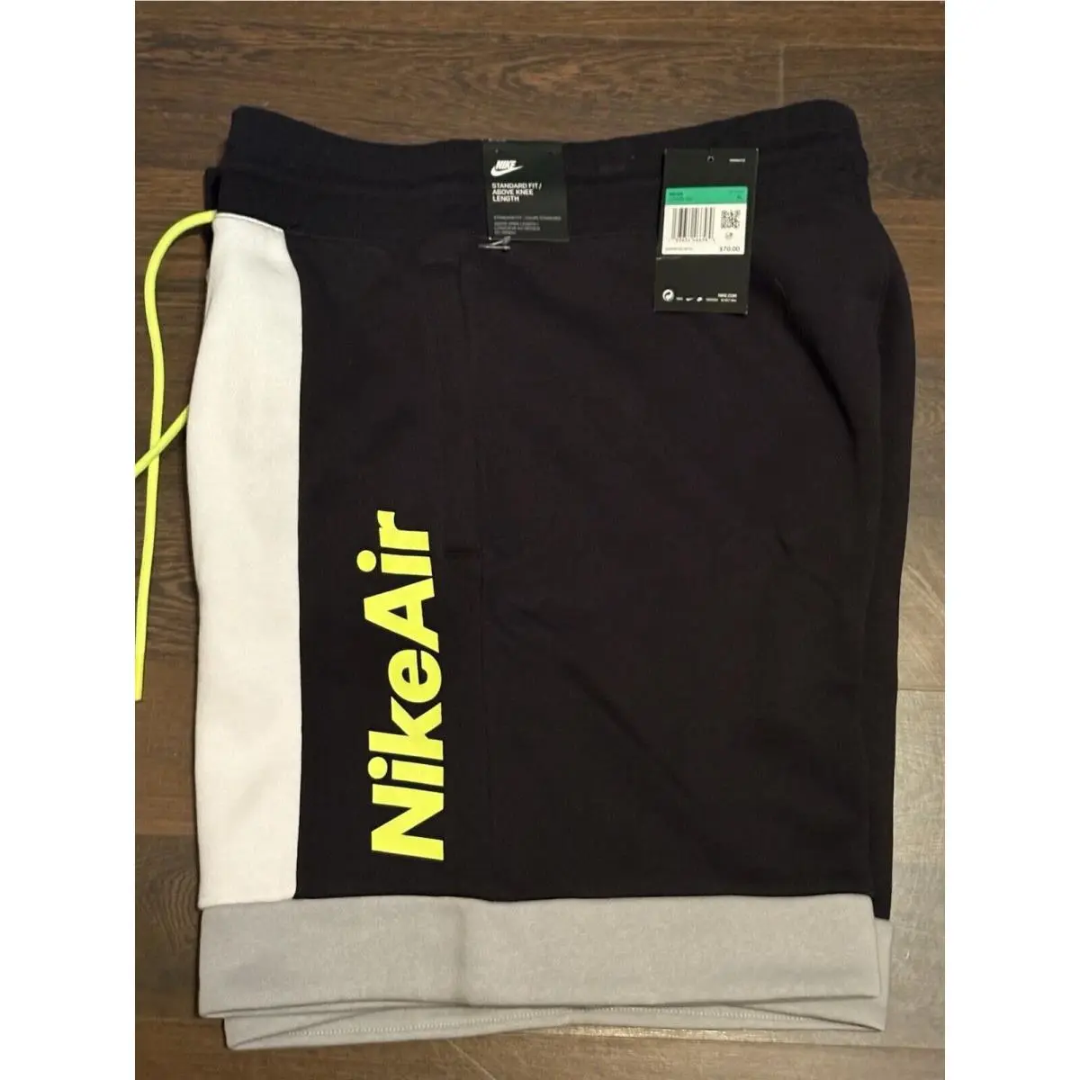 Nike clothing - Red/White/Black (UPC: 193154922769) 0