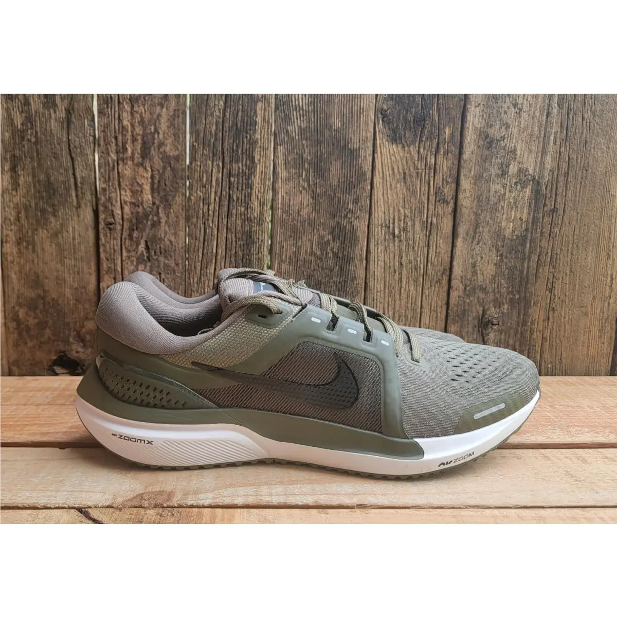 Nike shoes - Nike Air Zoom Vomero 16 - DA7245-200 - Green 0