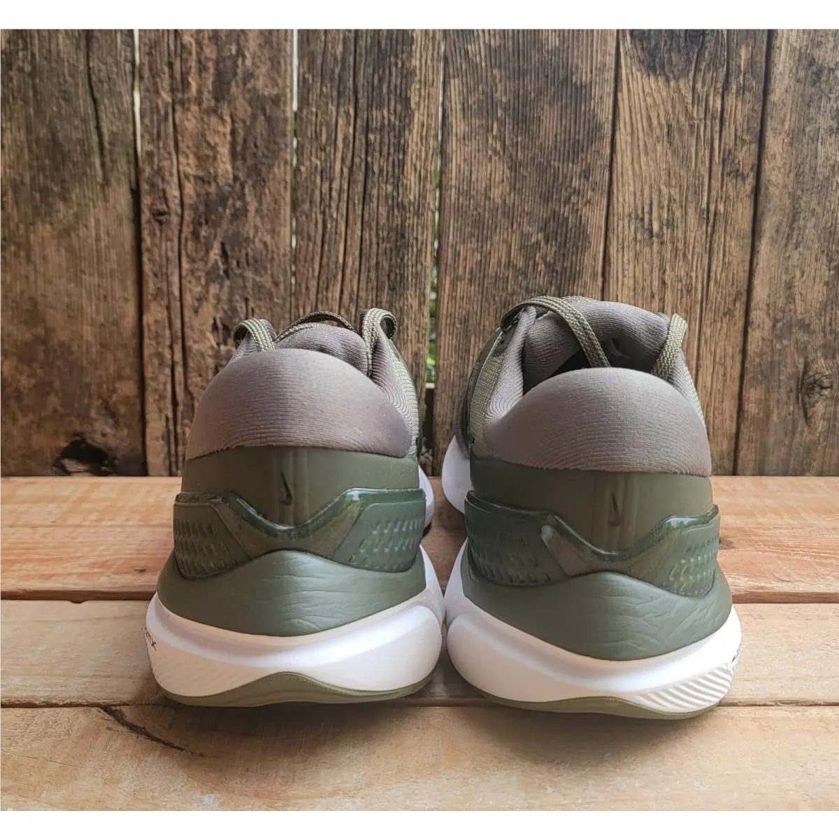 Nike shoes - Nike Air Zoom Vomero 16 - DA7245-200 - Green 2