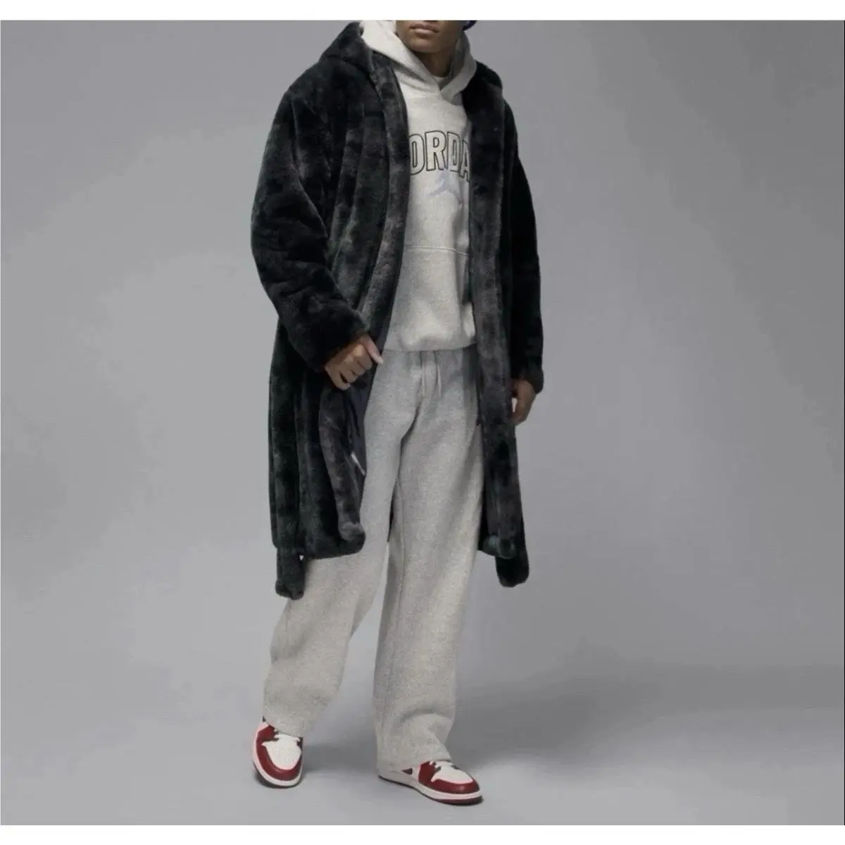 Jordan Brooklyn Mens Fur Robe Thunder Grey Mens Size Medium HV1044-036 by Nike