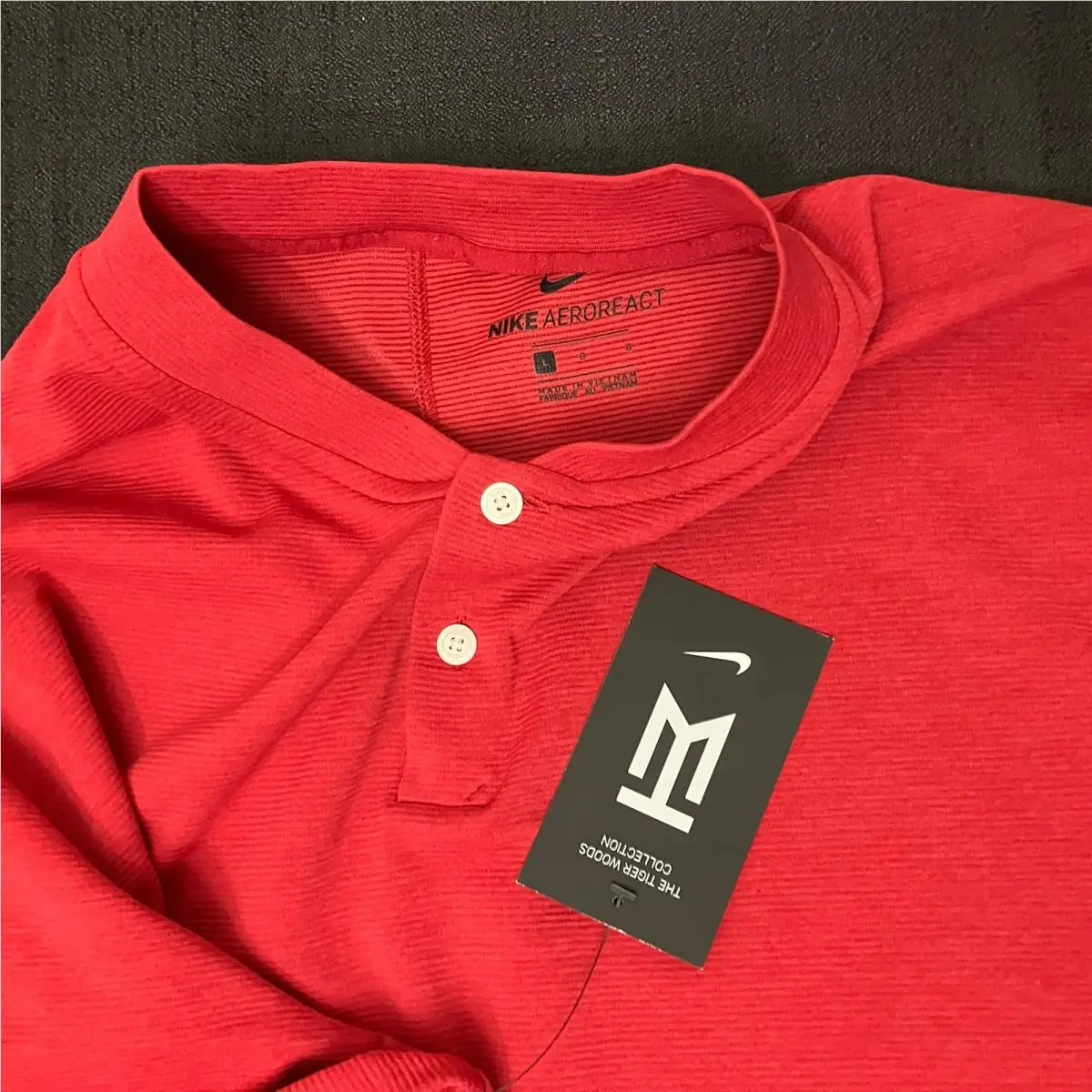 Nike clothing - TW Tiger Woods AeroReact Mock Blade Polo - Sunday Red Black 10