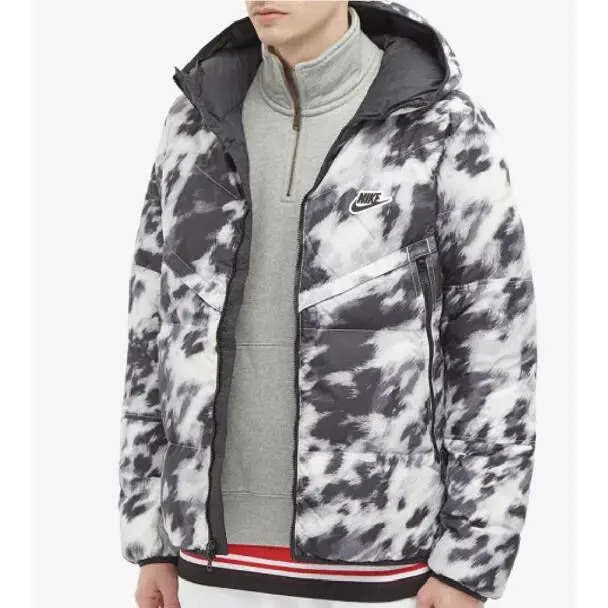 Nike clothing - Black and White (UPC: 194494631519) 0