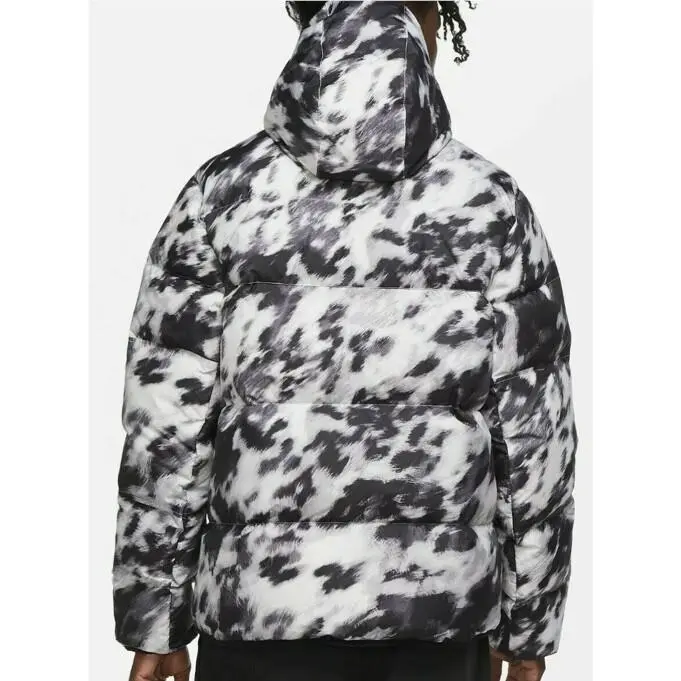 Nike clothing - Black and White (UPC: 194494631519) 1