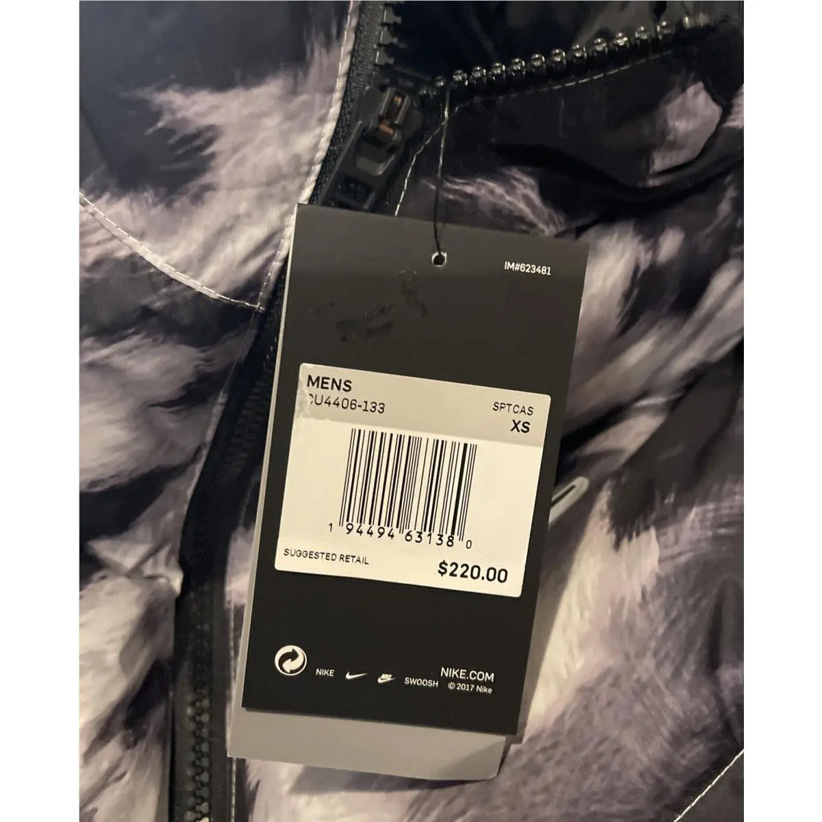 Nike clothing - Black and White (UPC: 194494631519) 7