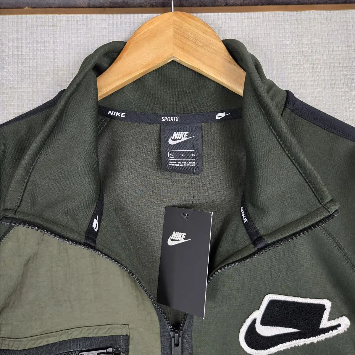 Nike clothing - golf casual long sleeve water wind long sleeve swoosh jacket windbreaker full zip men`s size dri-fit drifit nike basketball olive drab OD green 2019 deadstock NOS 2019 model - Green 12