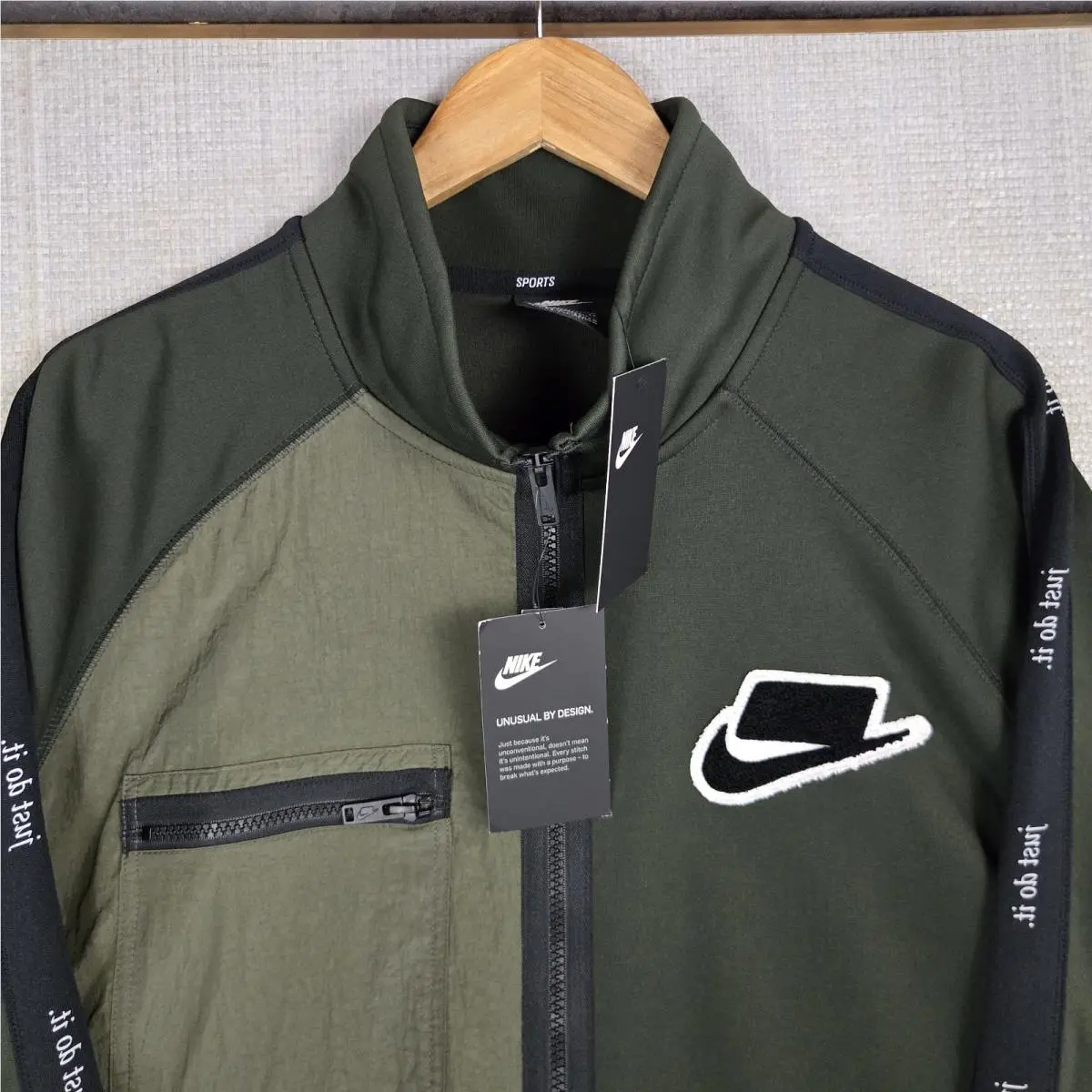 Nike clothing - golf casual long sleeve water wind long sleeve swoosh jacket windbreaker full zip men`s size dri-fit drifit nike basketball olive drab OD green 2019 deadstock NOS 2019 model - Green 0