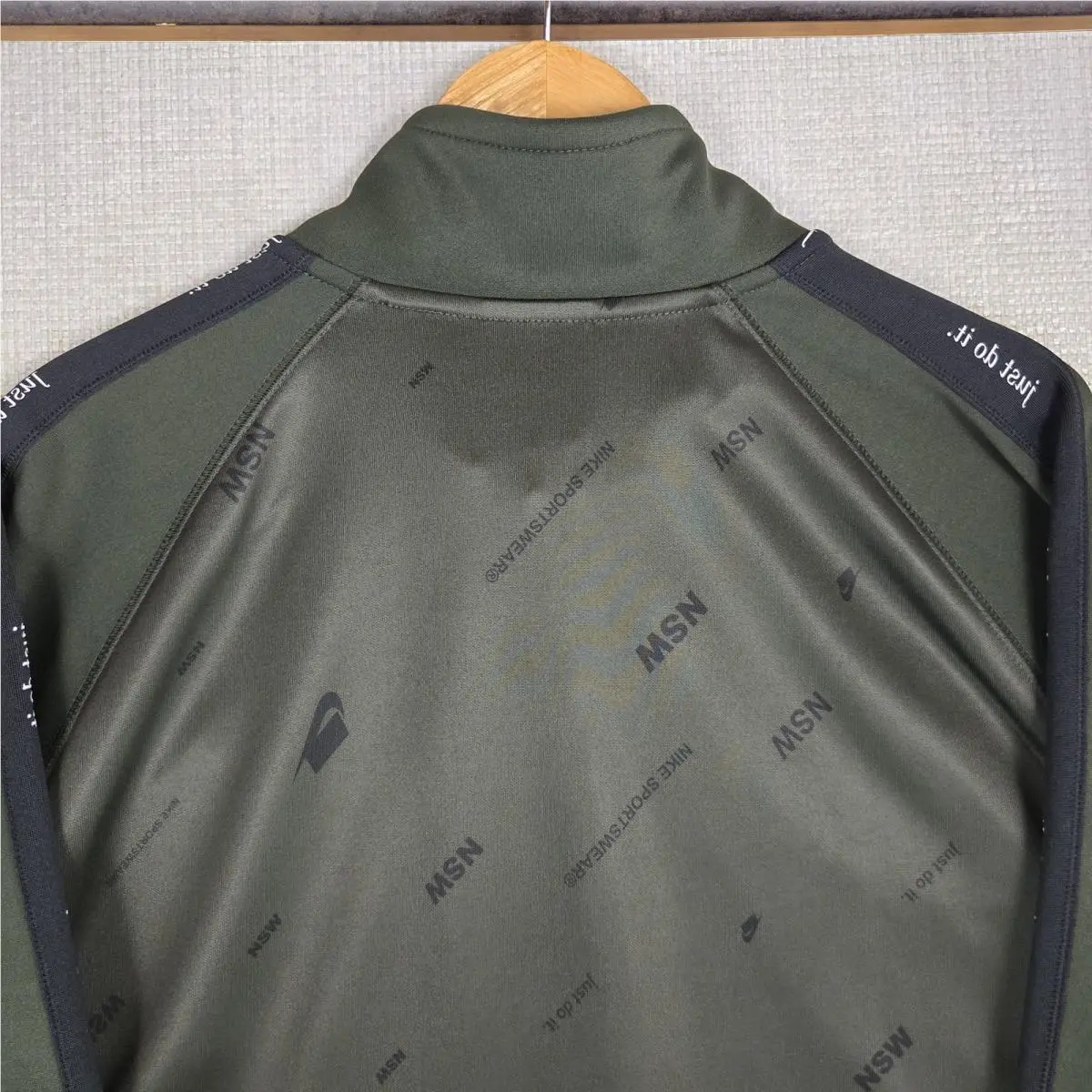 Nike clothing - golf casual long sleeve water wind long sleeve swoosh jacket windbreaker full zip men`s size dri-fit drifit nike basketball olive drab OD green 2019 deadstock NOS 2019 model - Green 7