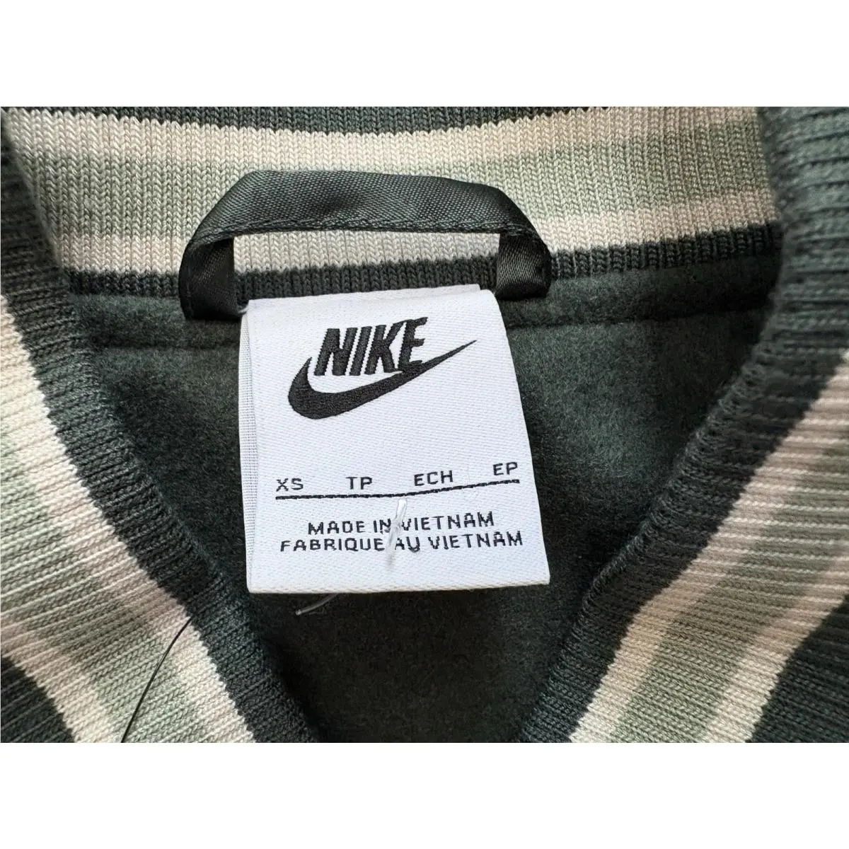 Nike clothing - Green (UPC: 0197596171136) 1