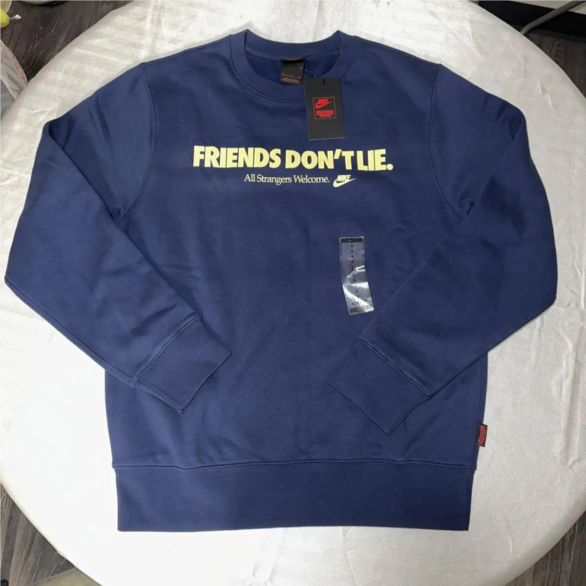 x Stranger Things ‘friends Don’t Lie’ Crewneck Sweatshirt IB5662-410 Small by Nike