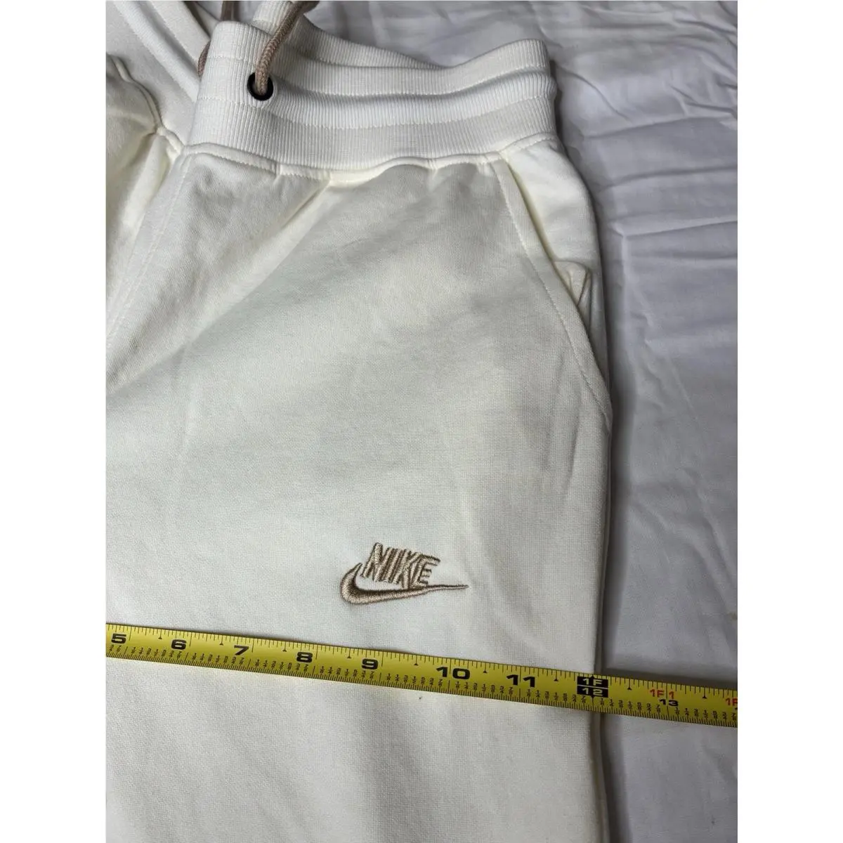 Nike clothing - Ivory 19