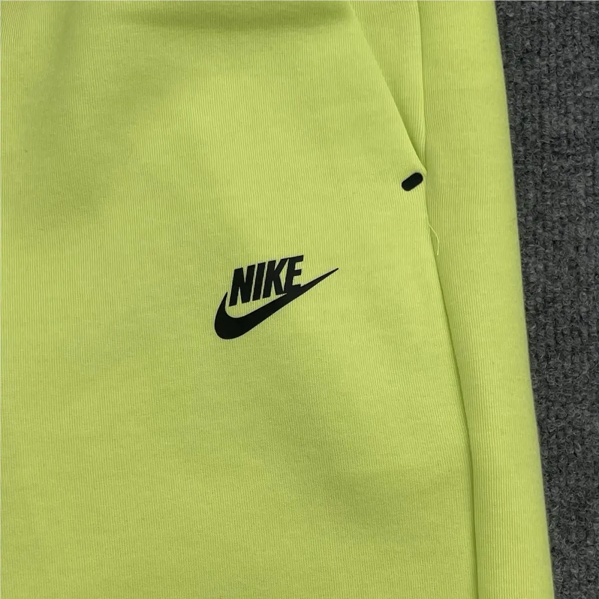 Nike clothing - Nike Tech Windrunner - Tech Windrunner - Green 12