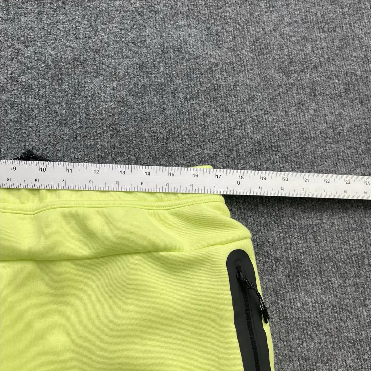 Nike clothing - Nike Tech Windrunner - Tech Windrunner - Green 19