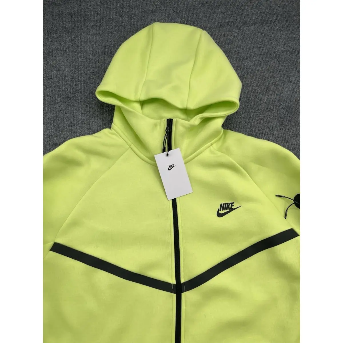 Nike clothing - Nike Tech Windrunner - Tech Windrunner - Green 1