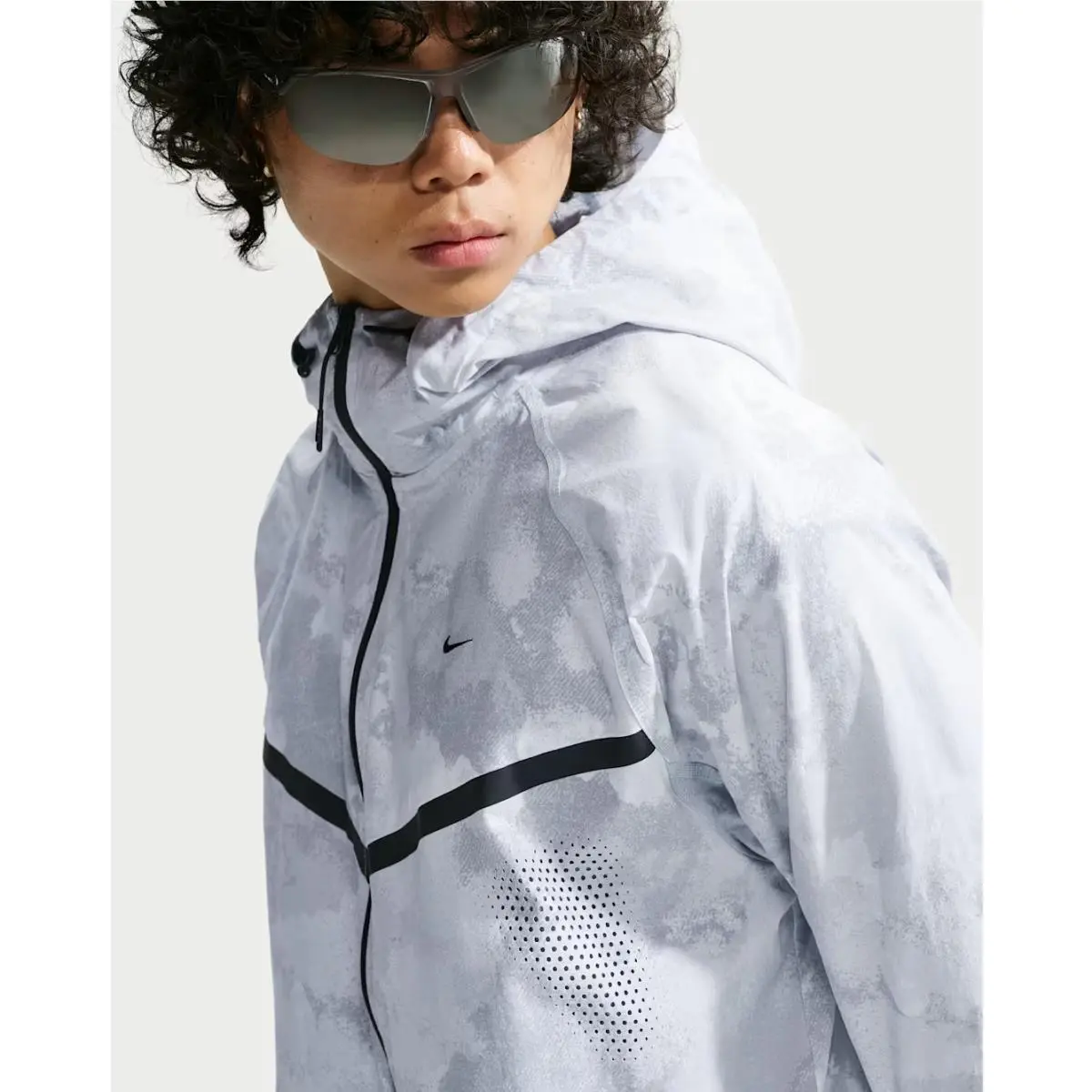 Nike clothing - Gray (UPC: 198728931024) 1