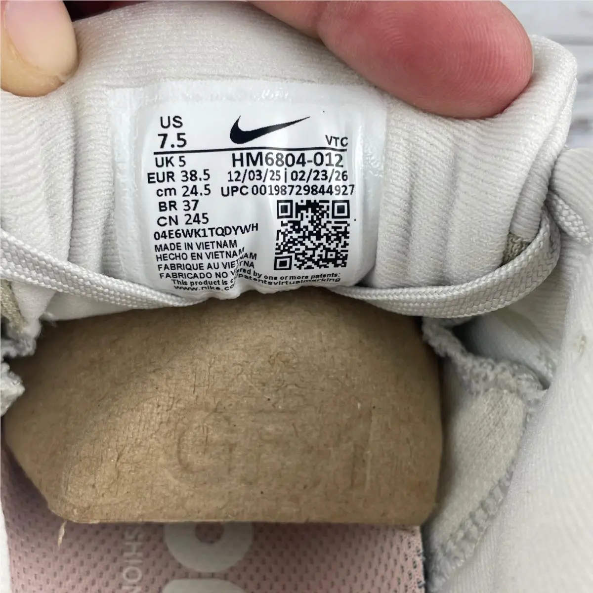 Nike shoes - Nike Vomero 18 - Vomero - Beige (UPC: 198729844927) 7