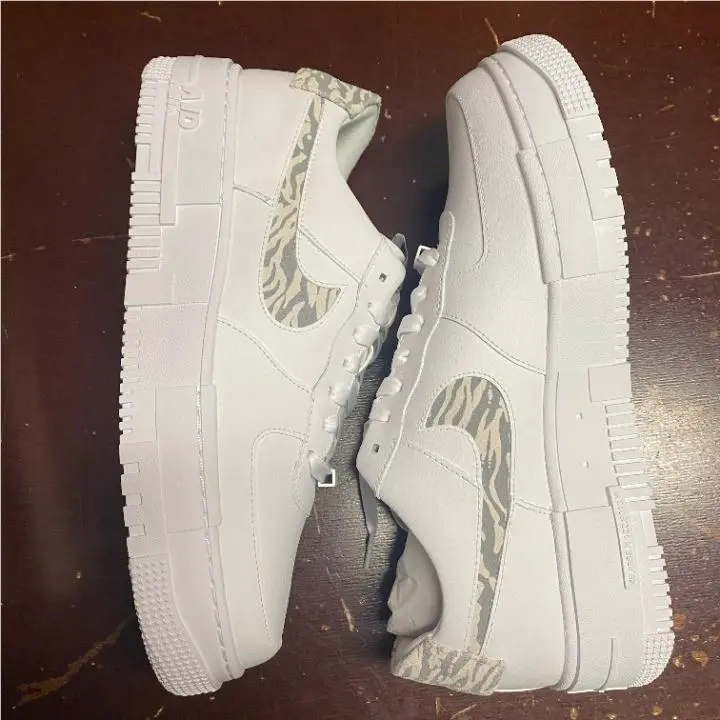 Nike shoes - White 2
