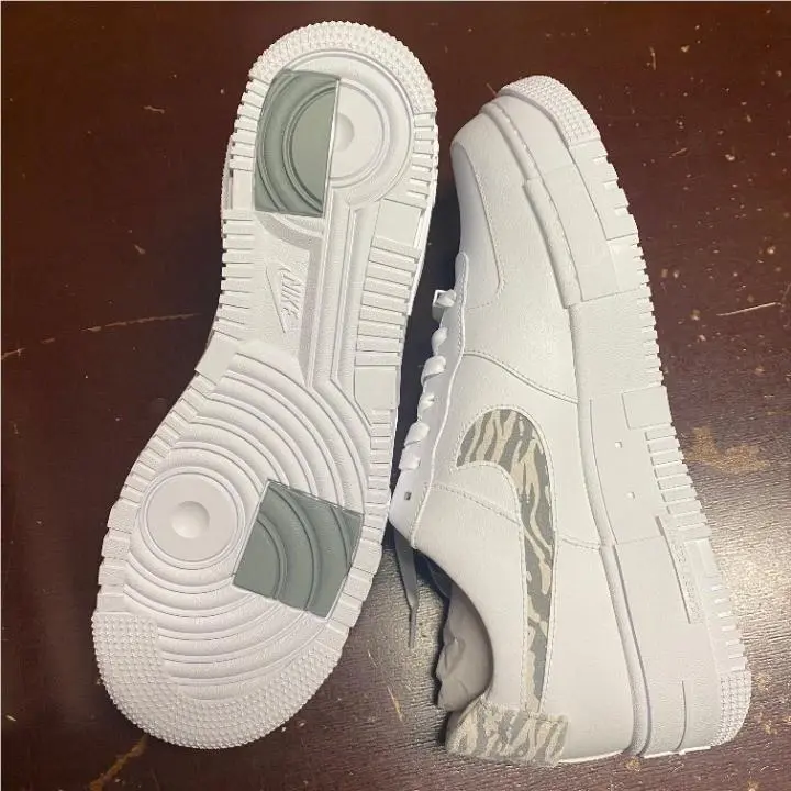 Nike shoes - White 3
