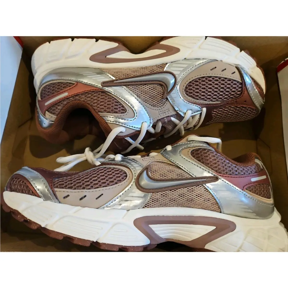 V5 Rnr Smokey Mauve HQ7901-200 Women`s Size 10 Men`s Size 8.5 by Nike