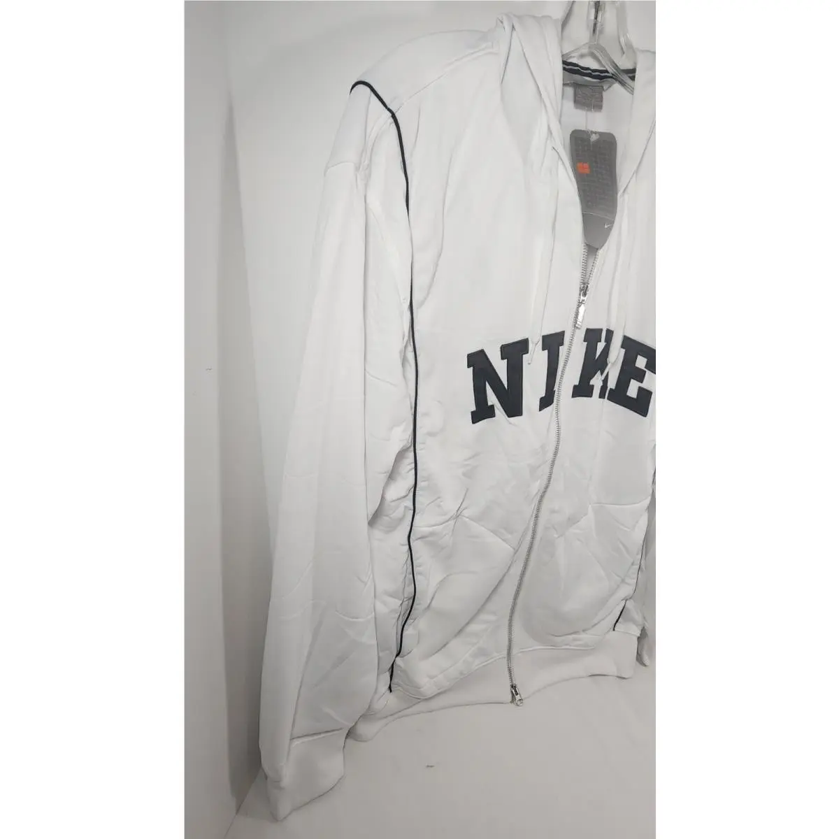 Nike clothing - White (UPC: 659658379381) 0