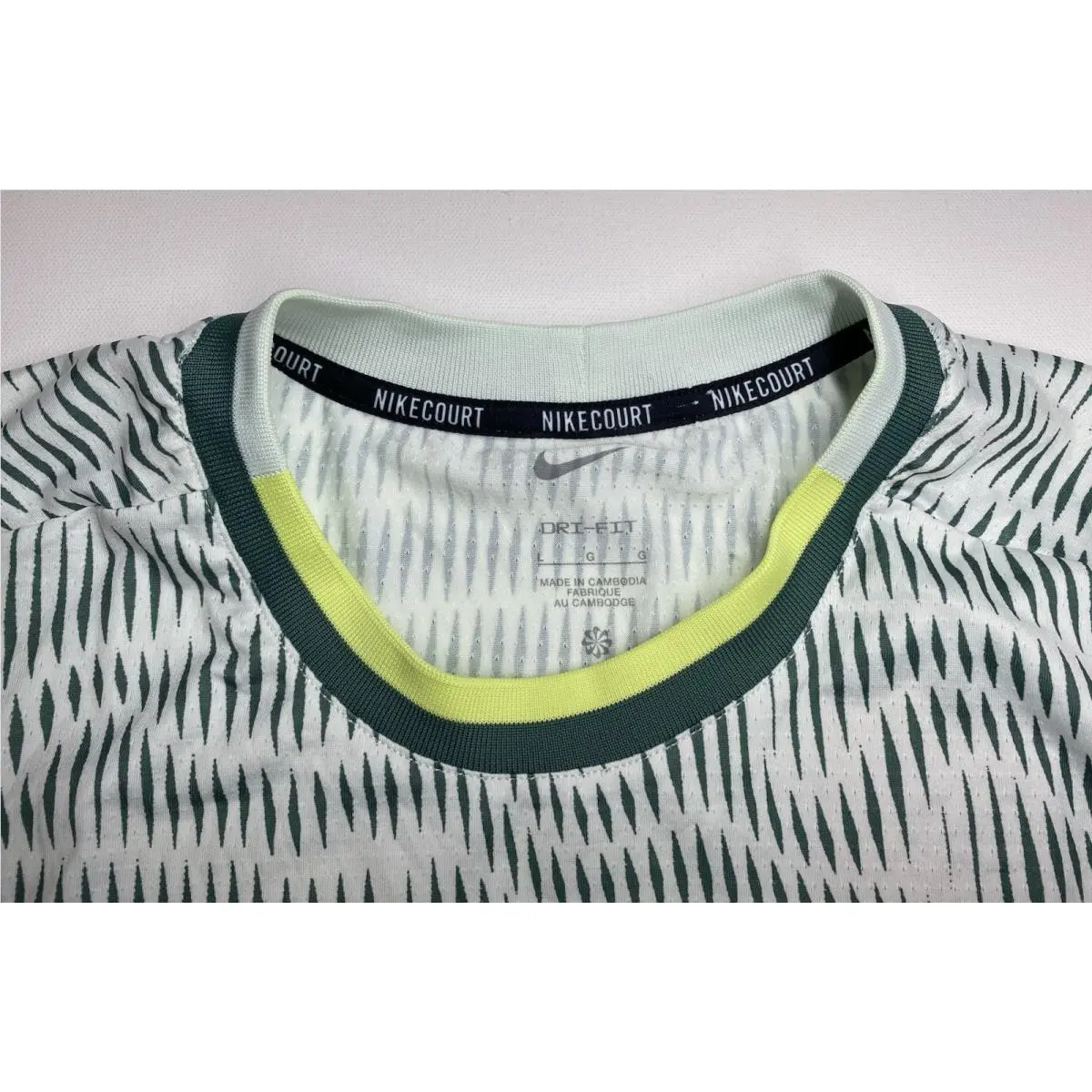 Nike clothing - NikeCourt Advantage Men`s Dri-FIT Printed Tennis Shirt - FD5323-394 - White 0