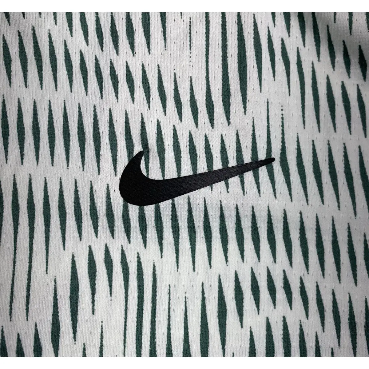 Nike clothing - NikeCourt Advantage Men`s Dri-FIT Printed Tennis Shirt - FD5323-394 - White 3