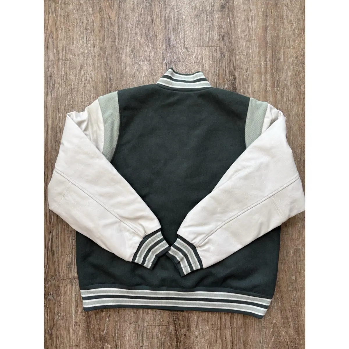 Nike clothing - Green (UPC: 0197596988932) 0