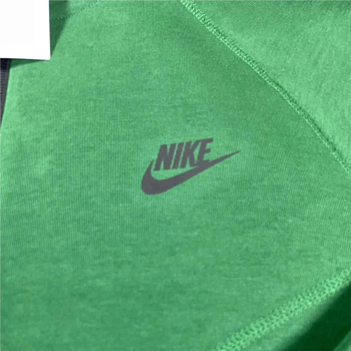 Nike clothing - Green 1