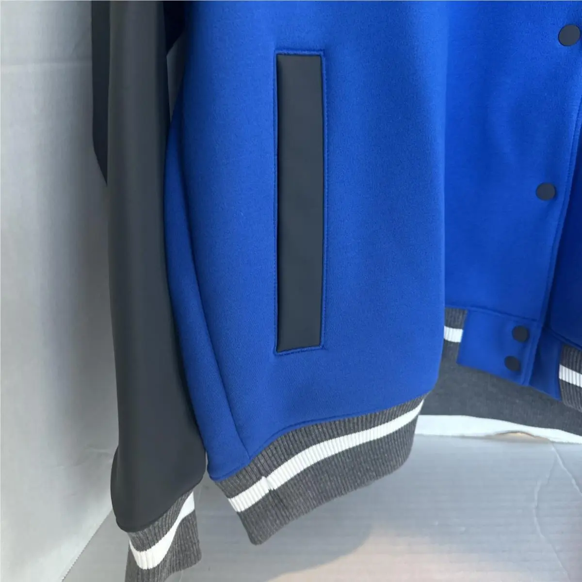 Nike clothing - Blue (UPC: 0195868446975) 4