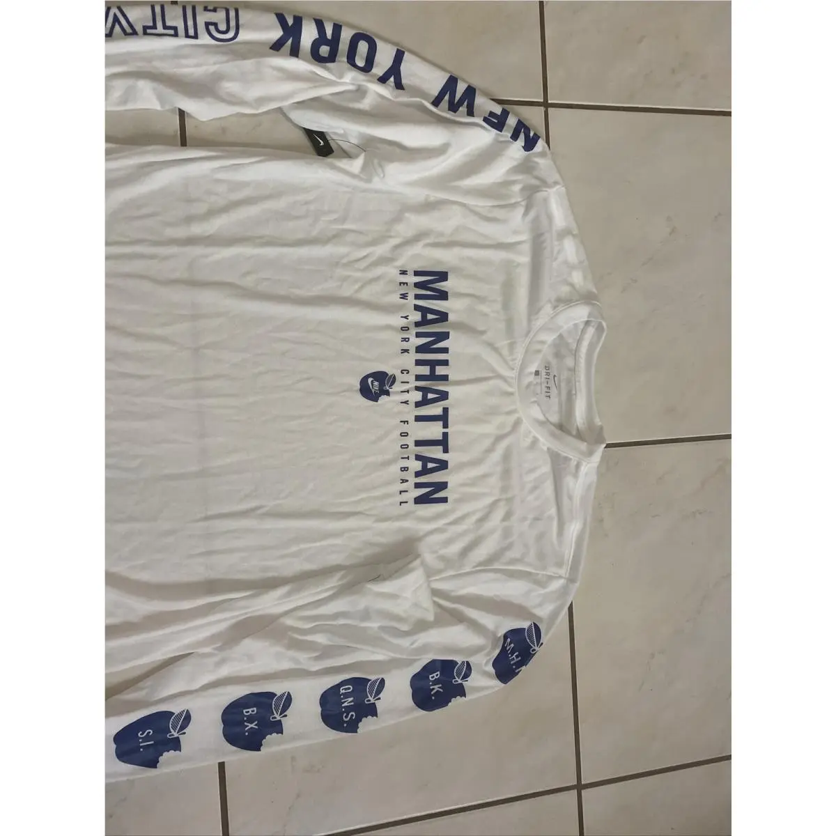 Nike clothing - White (UPC: 0193150498671) 0