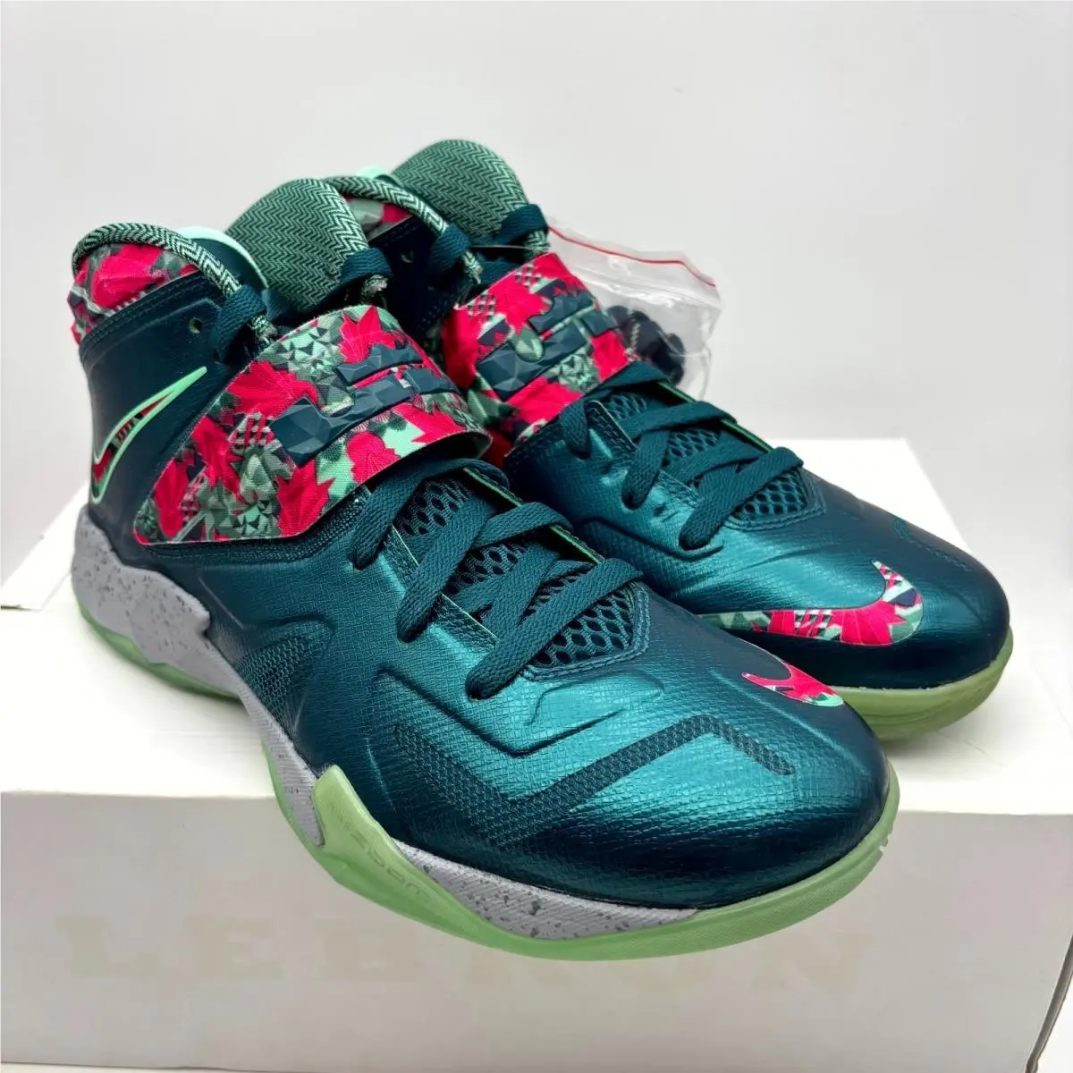 Nike shoes - Nike LeBron Zoom Soldier 7 - 599264-300 - Green (UPC: 884500030206) 0