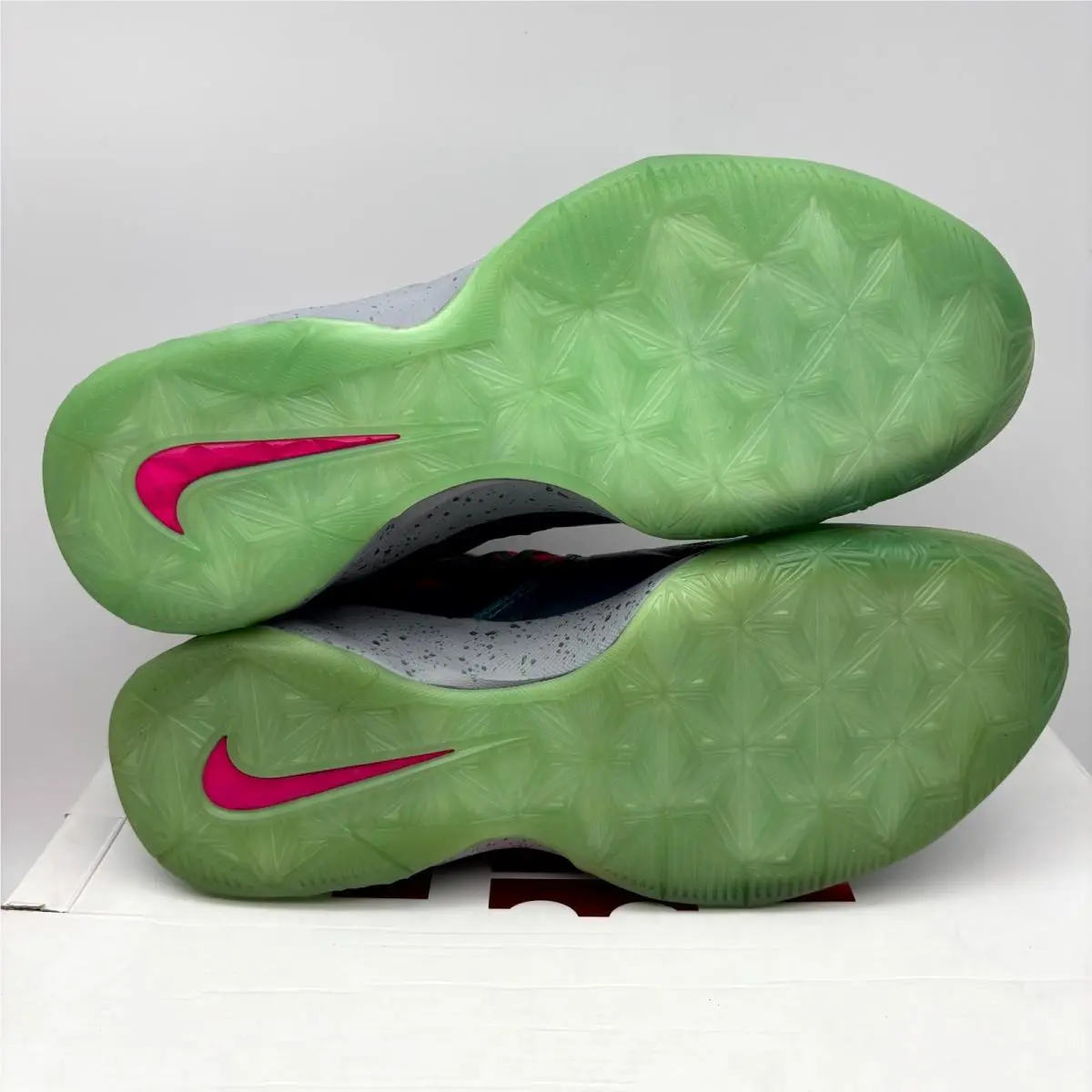 Nike shoes - Nike LeBron Zoom Soldier 7 - 599264-300 - Green (UPC: 884500030206) 3