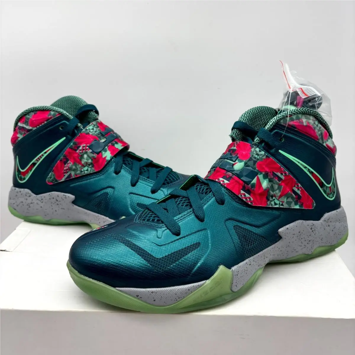 Nike shoes - Nike LeBron Zoom Soldier 7 - 599264-300 - Green (UPC: 884500030206) 4