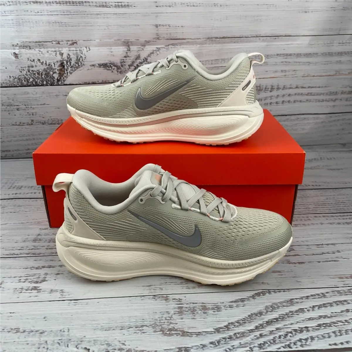 Nike shoes - Nike Vomero 18 - Vomero - Silver (UPC: 198729810601) 0