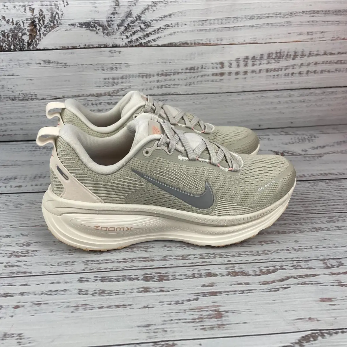 Nike shoes - Nike Vomero 18 - Vomero - Silver (UPC: 198729810601) 2