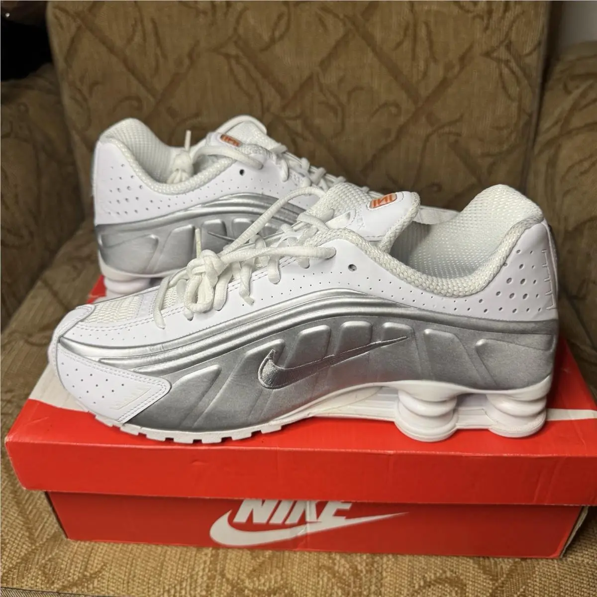 Nike shoes - Nike Shox R4 - Shox - 104265131 - White (UPC: 0192499287304) 1