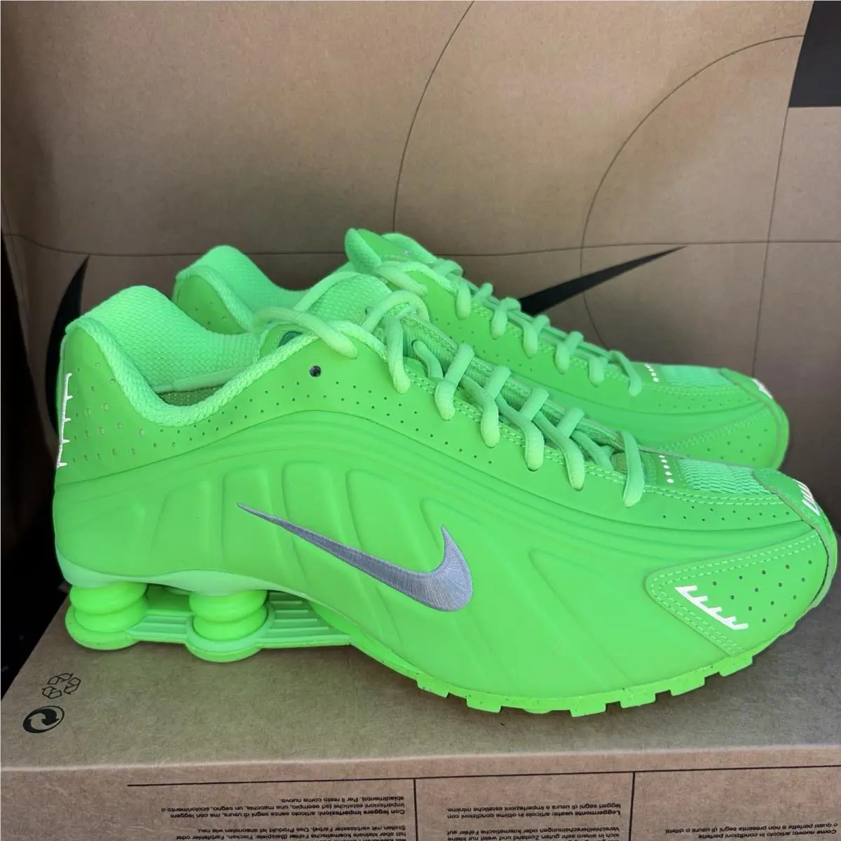 Nike Shox R4 `green Strike` Green Women Size 9 Nby HV0839-398