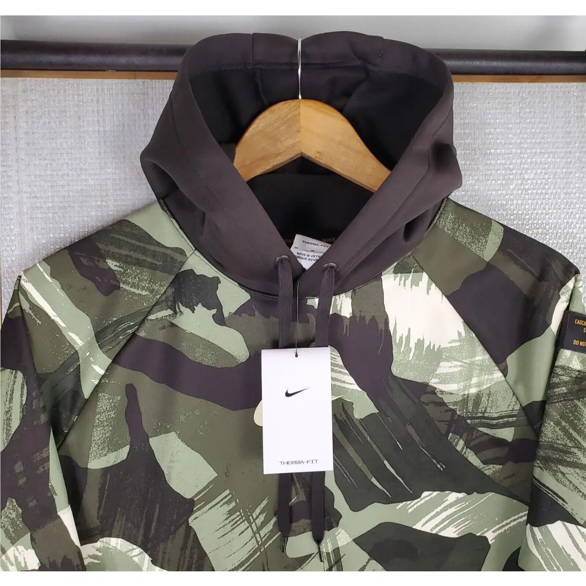 Nike clothing - golf casual long sleeve size mens pullover water wind long sleeve hooded hoodie swoosh jacket windbreaker hoody camouflage hawaiian NWT - Green 1