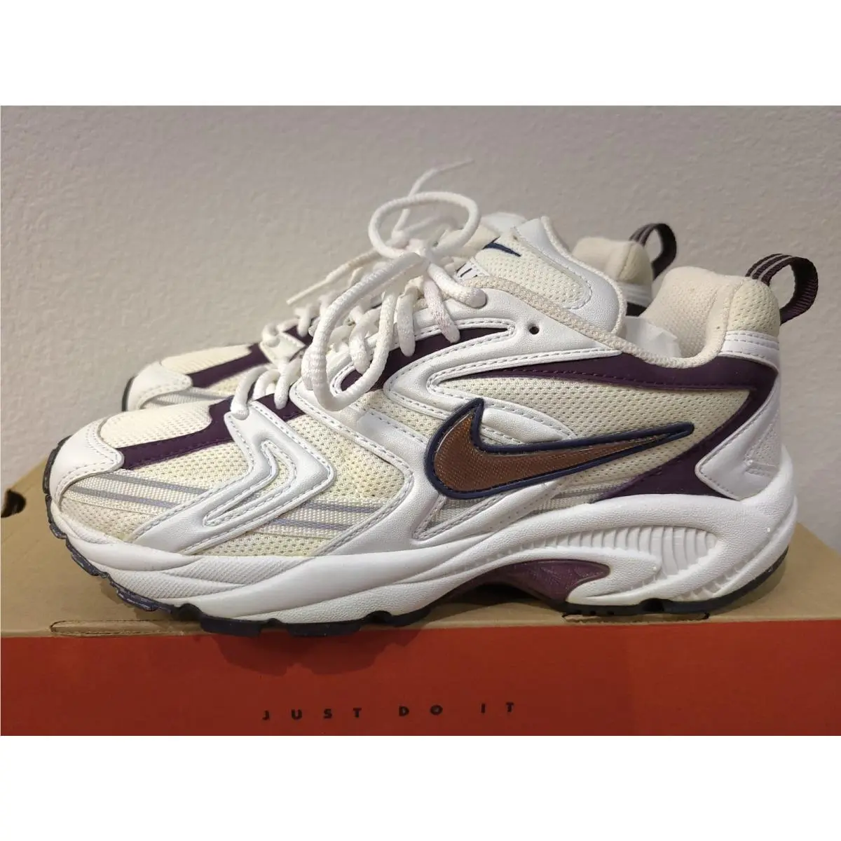 Nos Womens Nike Air Alate Sz 10 White/aubergine Vintage Retro Y2K Running Shoes