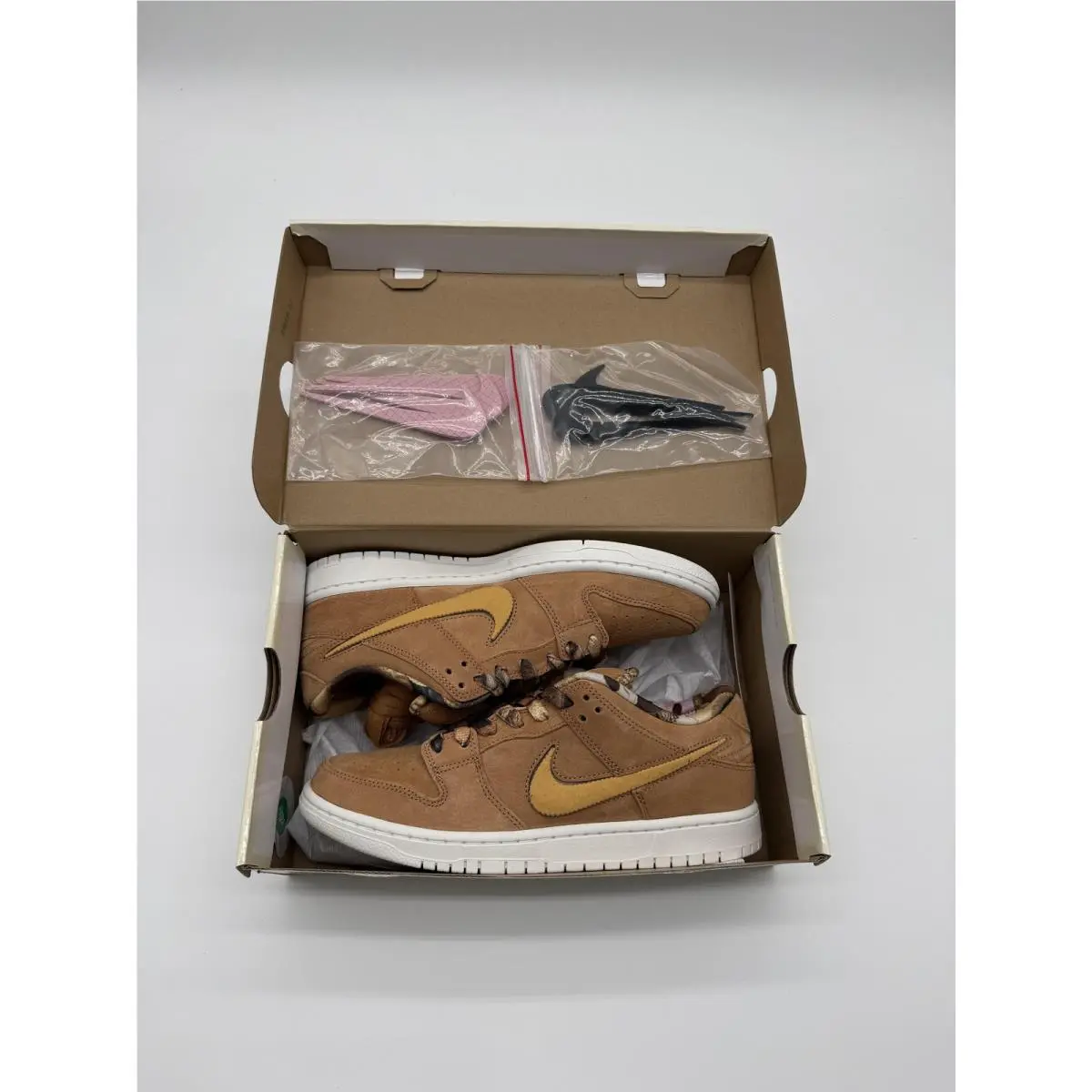 SB Dunk Low Pro QS Shoes Men`s Size 9 Brown Suede Sneakers IQ9508 200 by Nike