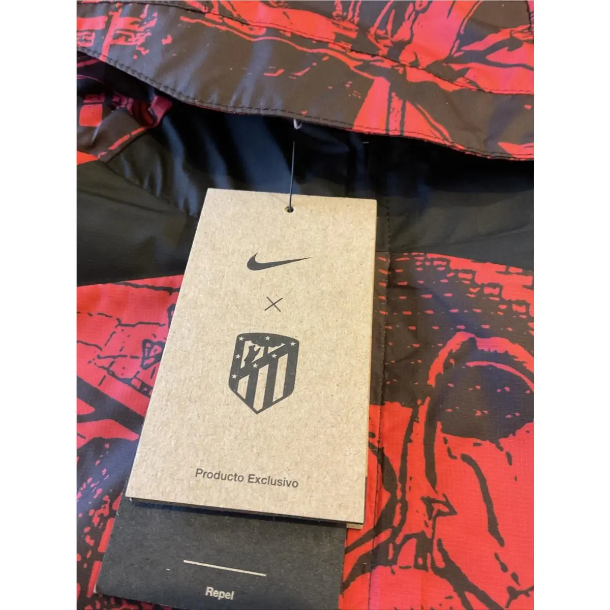 Nike clothing - Red (UPC: 0195867307055) 3