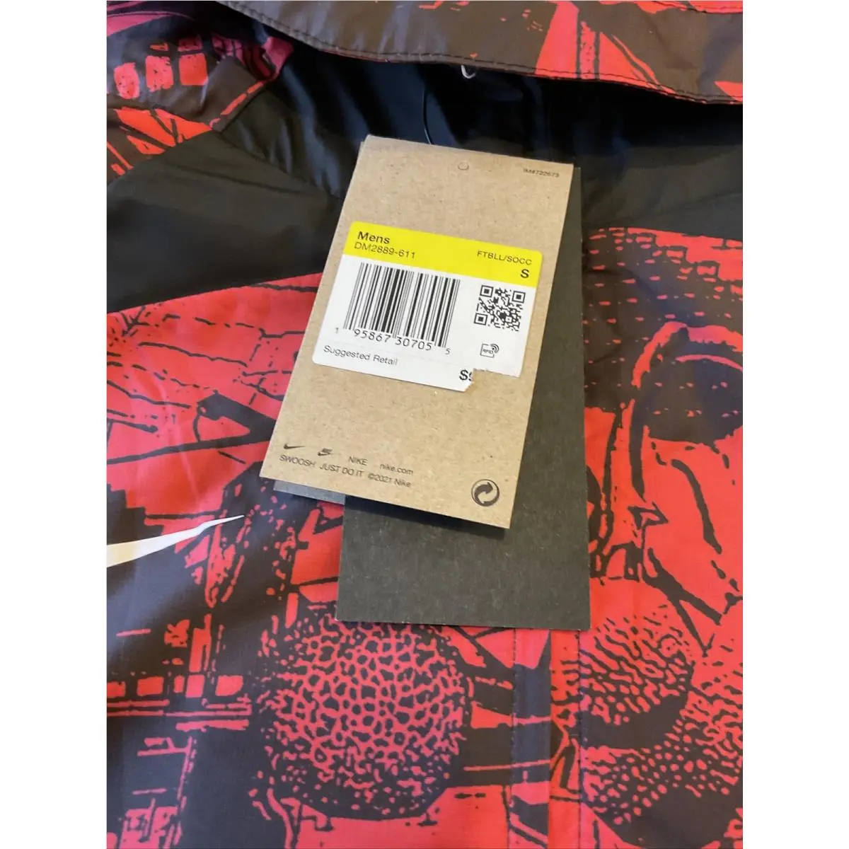 Nike clothing - Red (UPC: 0195867307055) 4