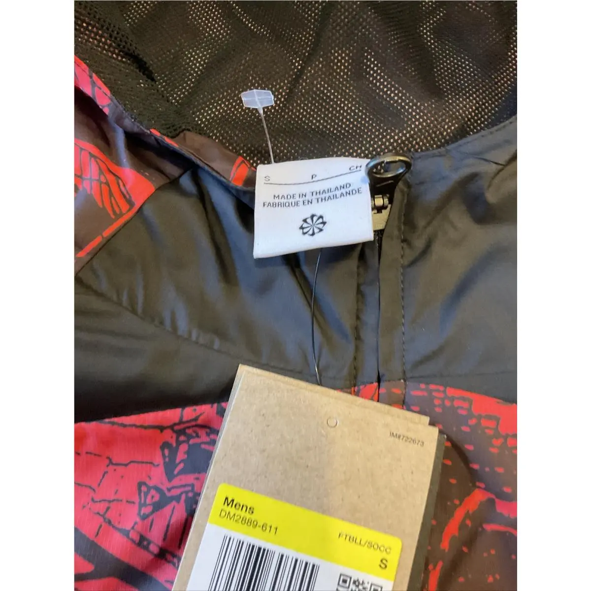 Nike clothing - Red (UPC: 0195867307055) 5