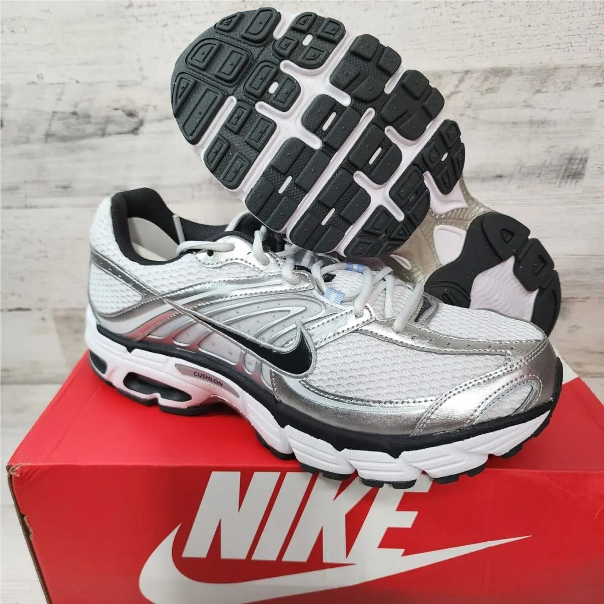 Air Max Moto 2K Mens Size 11 Photon Dust Anthracite Silver Running Shoes by Nike