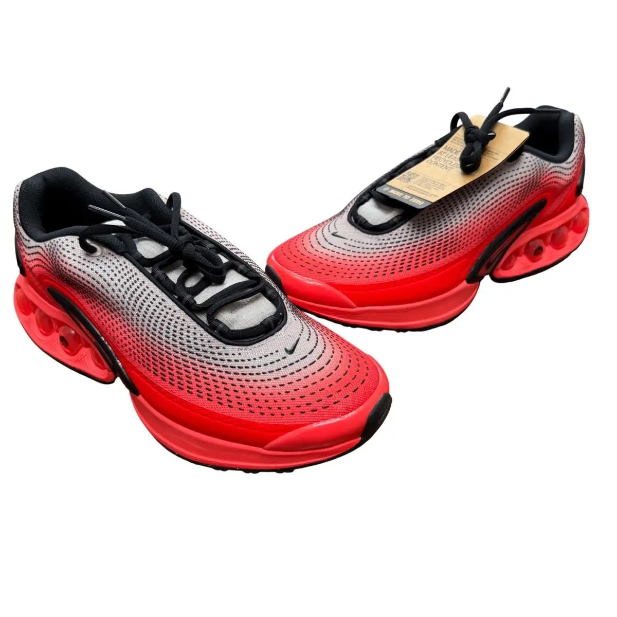 Nike Air Max DN SE Mens Size 11 Grey Red Crimson HF5531-002 Dynamic Air Running