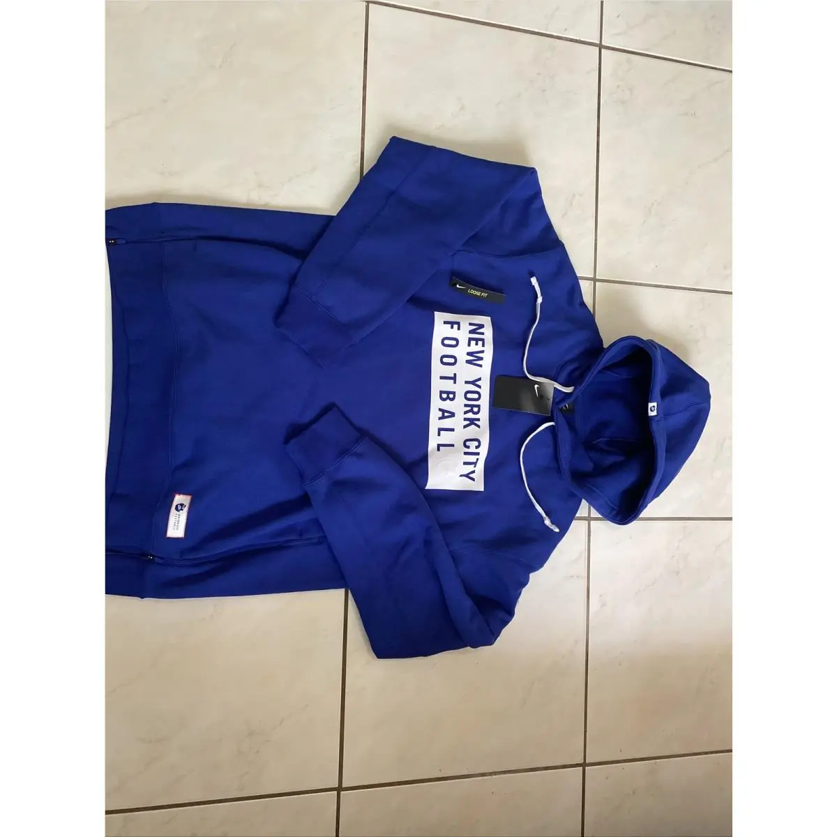 Nike clothing - Blue (UPC: 0192502811618) 0