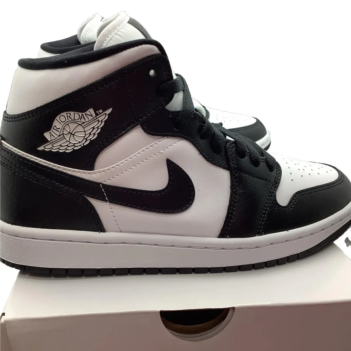 Nike shoes - Multicolor (UPC: 0196608052029) 1
