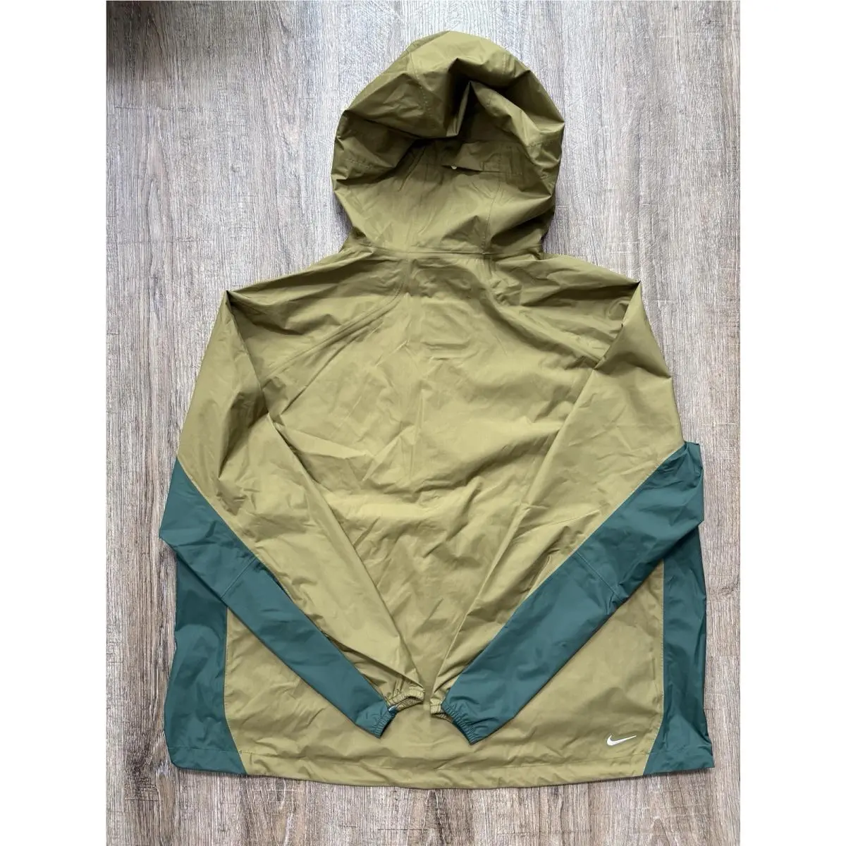 Nike clothing - Green (UPC: 0198488831862) 0