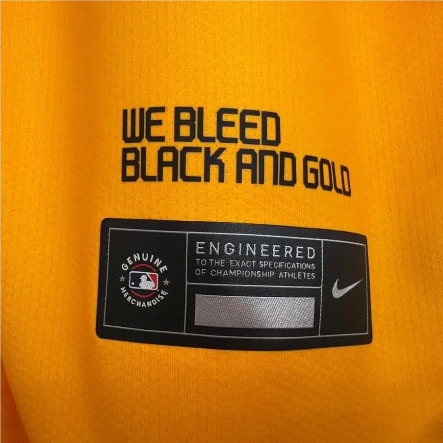 Nike clothing - Gold 2