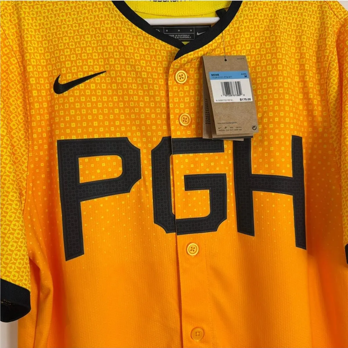 Nike clothing - Gold 4